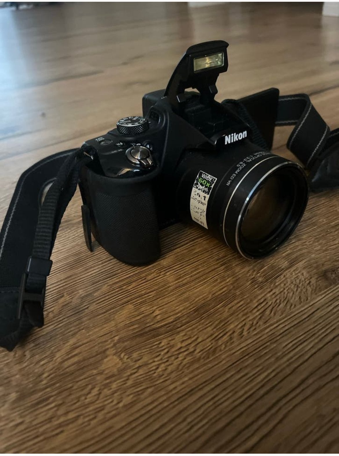 Nikon Bridgecamera met defecte zoeker, scherm werkt perfect, Audio, Tv en Foto, Fotocamera's Digitaal, Gebruikt, Kantelbaar/draaibaar scherm