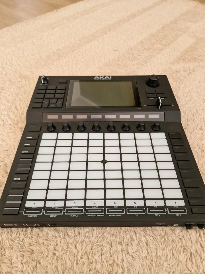 AKAI Force, Muziek en Instrumenten, Ophalen of Verzenden, Zo goed als nieuw
