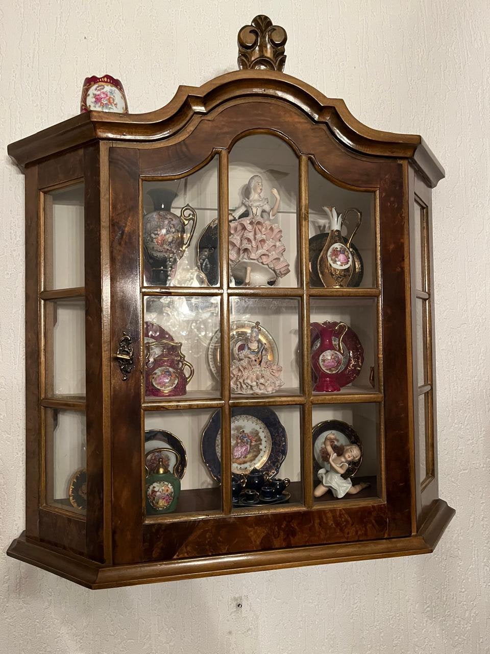 Mooi wortel notenhout kastje voor porselein., Ophalen, 50 tot 100 cm, Zo goed als nieuw, Minder dan 100 cm