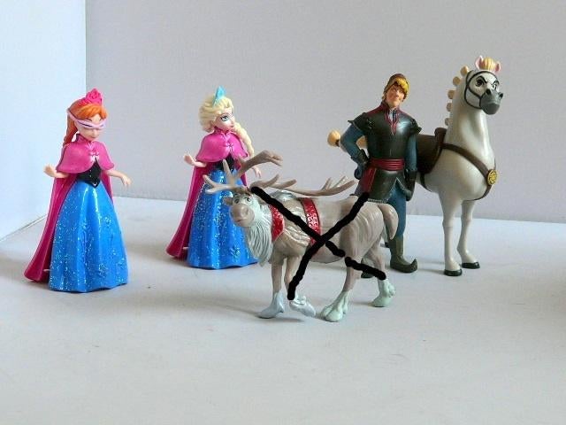 Frozen # Paard 12,5cm en 3 figuren 10,5cm, Ophalen of Verzenden, Overige figuren, Zo goed als nieuw, Beeldje of Figuurtje