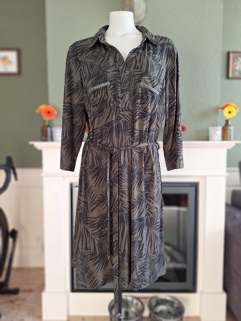 Lola en Liza groene zwarte blouse look jurk 44, Kleding | Dames, Verzenden, Maat 42/44 (L), Zo goed als nieuw, Knielengte