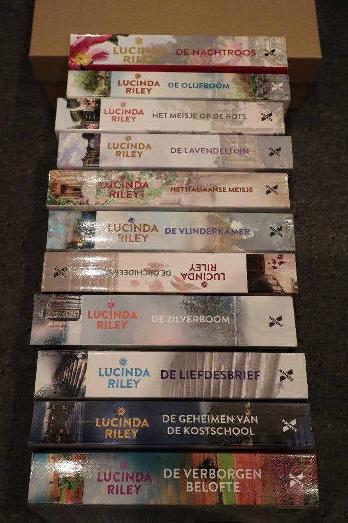 LUCINDA RILEY BOEKEN 12 STUKS, Lucinda Riley, Ophalen of Verzenden, Zo goed als nieuw, Nederland