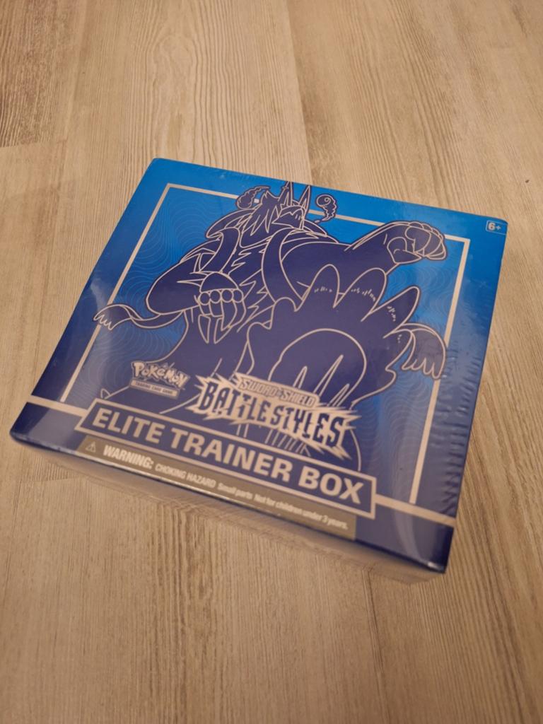 Elite Trainer Box Swords & Shields (nieuw), Hobby en Vrije tijd, Verzamelkaartspellen | Pokémon, Ophalen of Verzenden, Nieuw, Boosterbox
