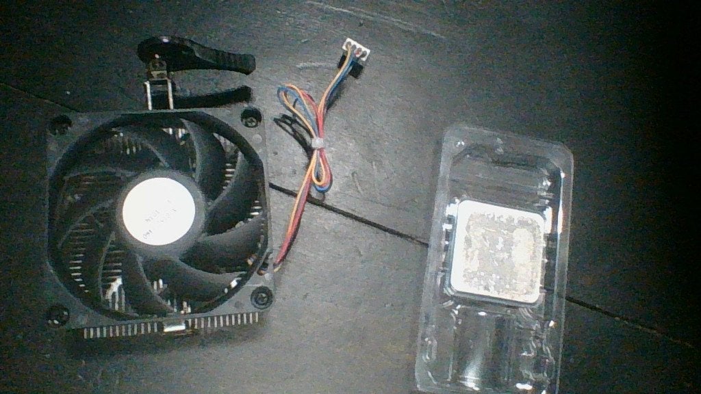 Amd Athlon 3000G + koeler, Computers en Software, Processors, Ophalen of Verzenden, Zo goed als nieuw, Socket AM4, 2-core