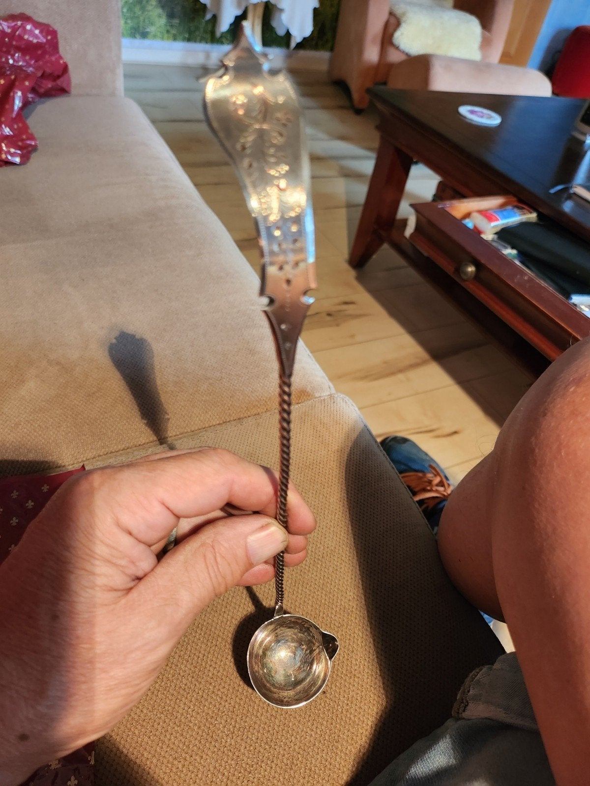 Antieke Zilveren Morellenlepel met getorste steel, Antiek en Kunst, Antiek | Goud en Zilver, Zilver, Ophalen of Verzenden