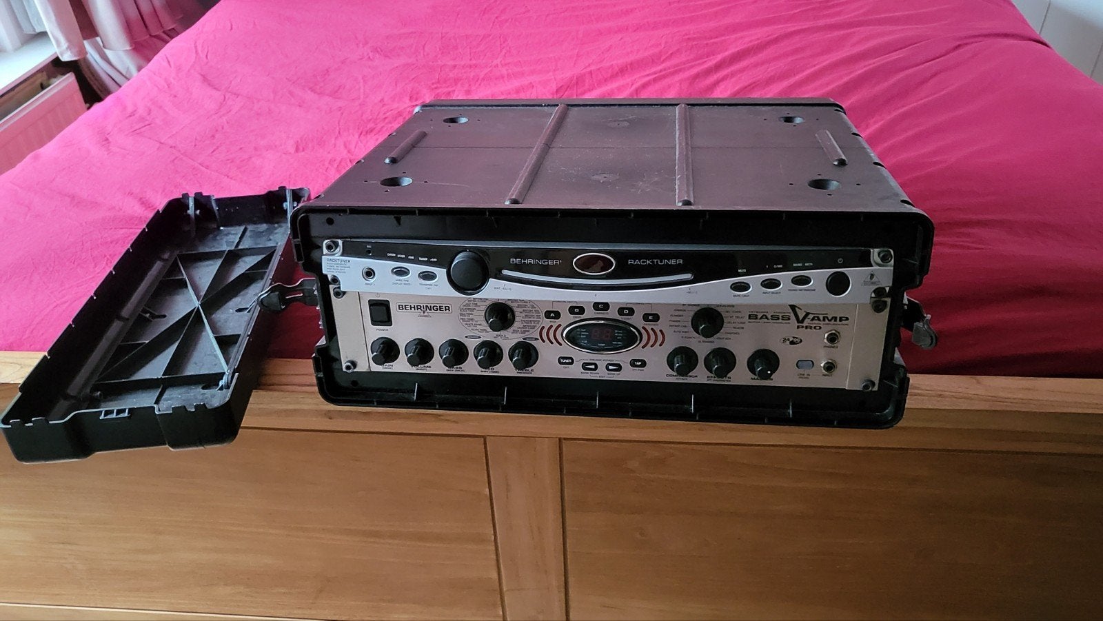 Behringer Bass V-amp Pro met Racktuner en Flightcase, Ophalen, Gebruikt, Delay of Echo
