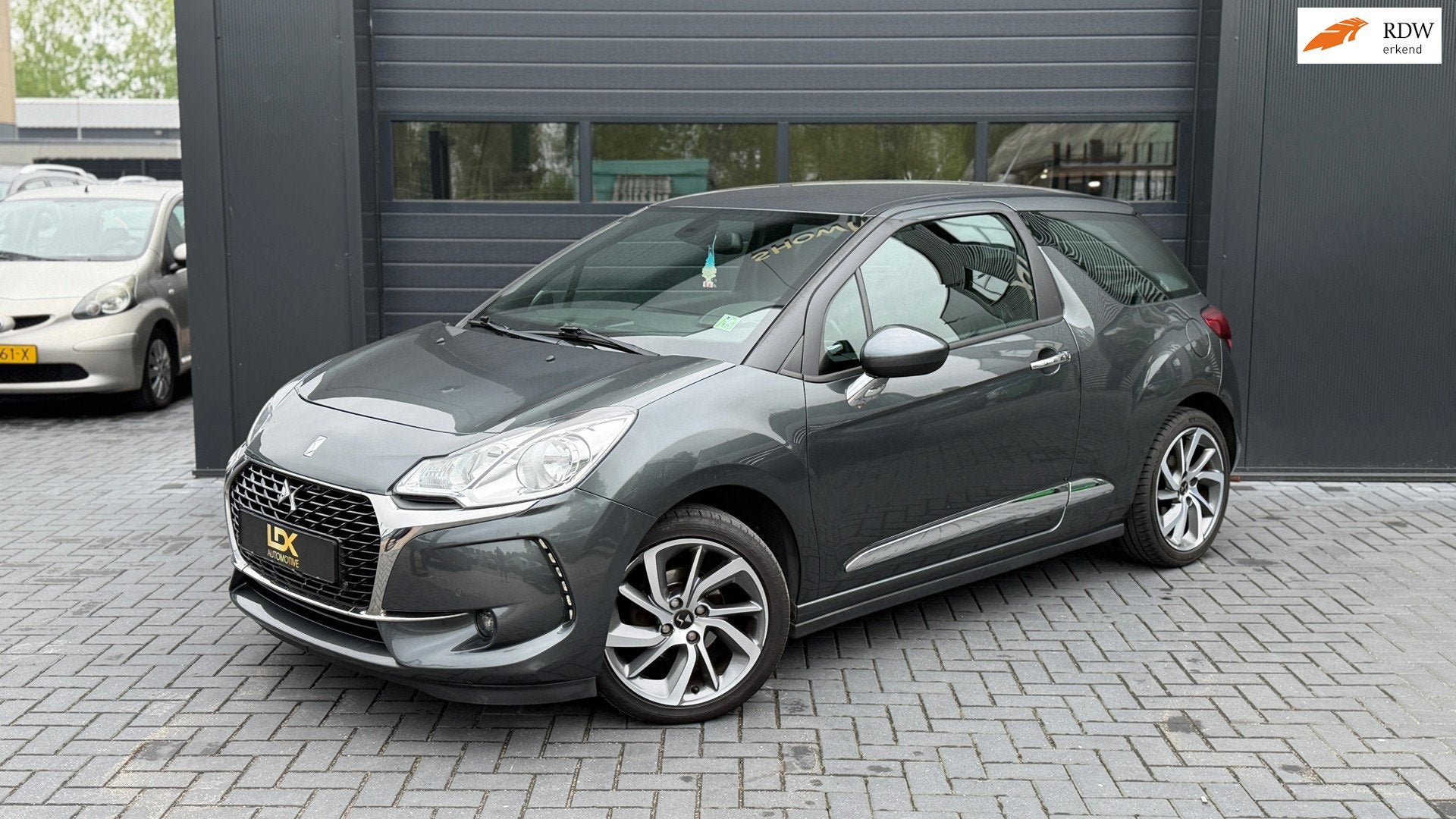 DS 3 1.2 PureTech Business Cruise|Airco|Camera, Auto's, Voorwielaandrijving, Euro 6, 23 km/l, Leder