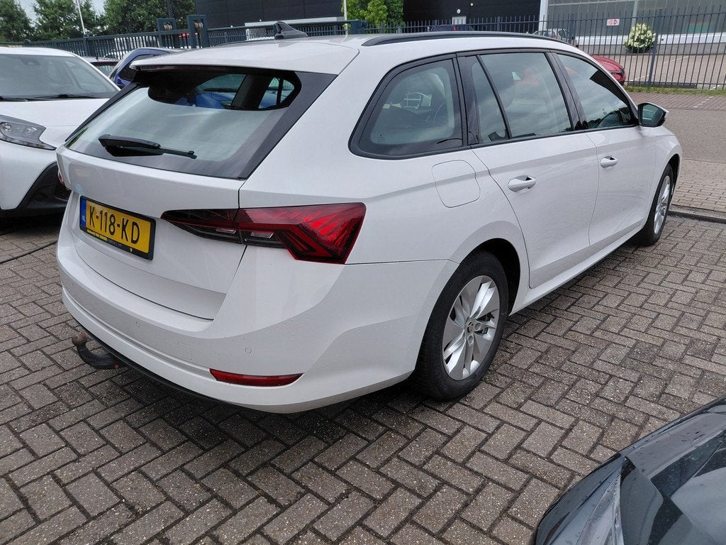 Skoda Octavia Combi 1.0 e-TSI Business Edition, Auto's, Skoda, Gebruikt, Euro 6, Hybride Elektrisch/Benzine, 3 cilinders