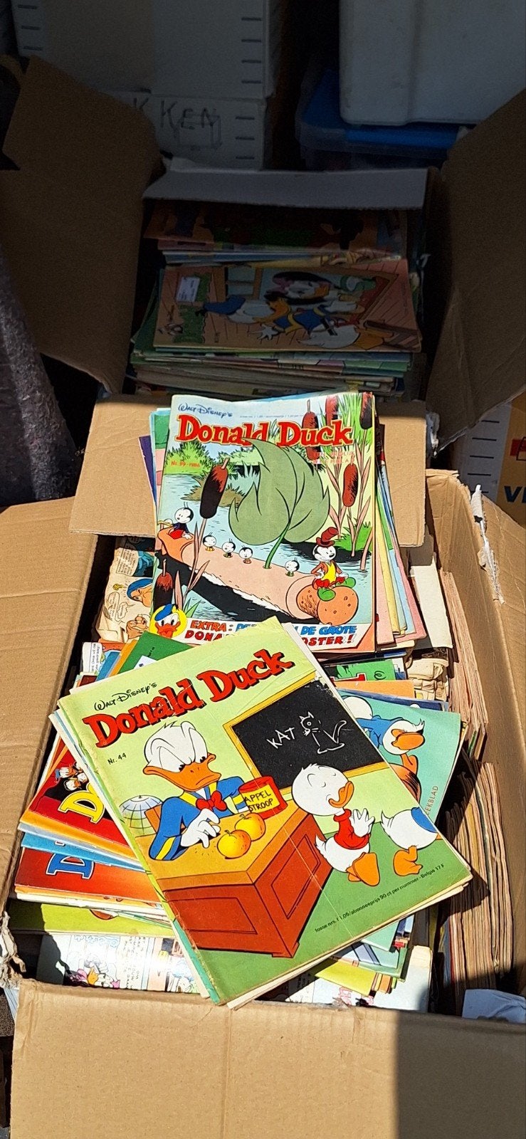 2 verhuisdozen vol Donald Duck weekbladen uit de 80'r jaren., Meerdere stripboeken, Ophalen, Gelezen