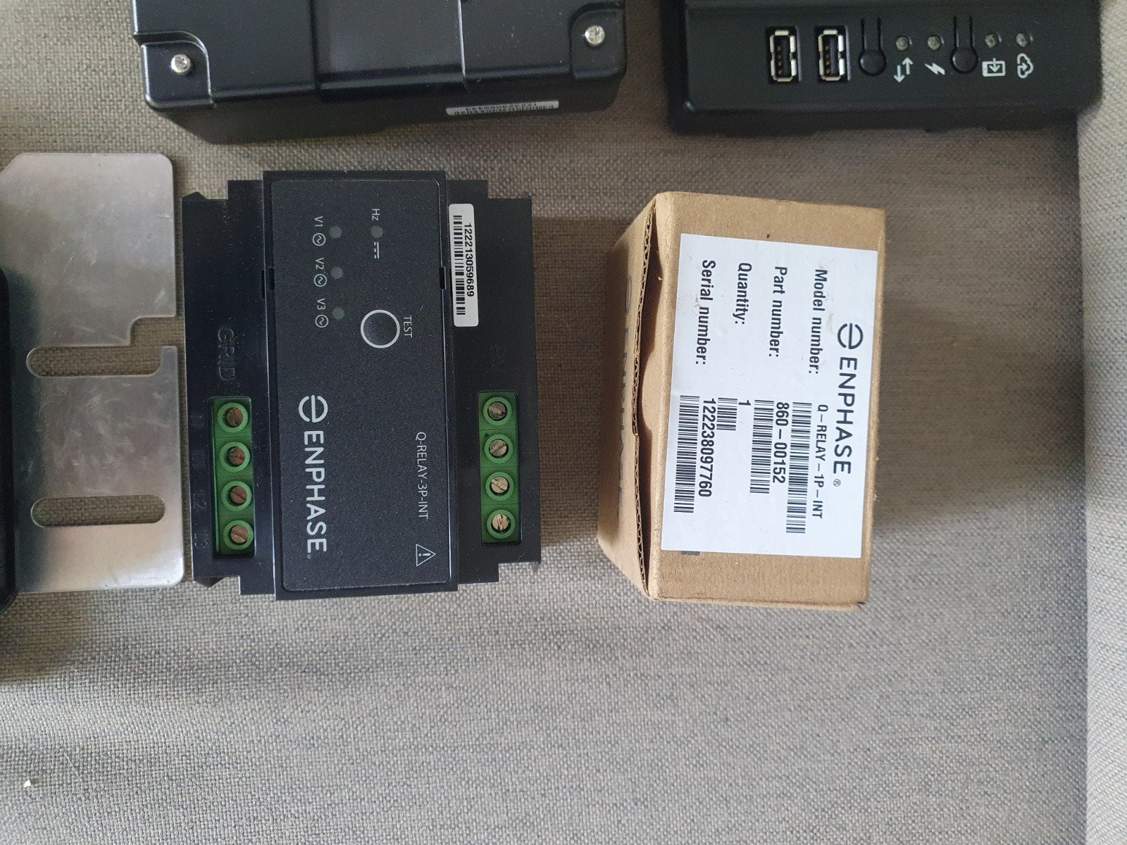 Enphase Q-Relay-1P-INT  (linker 3P al verkocht), Ophalen of Verzenden, Zo goed als nieuw