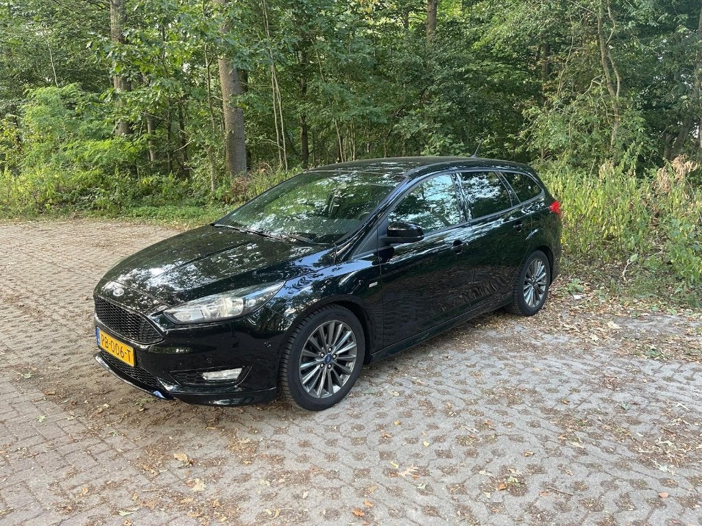 Ford Focus 1.0 ST-Line | CarPlay | Cruise | Nwe. APK + beurt, Auto's, Zwart, Zwart, Origineel Nederlands, Handgeschakeld