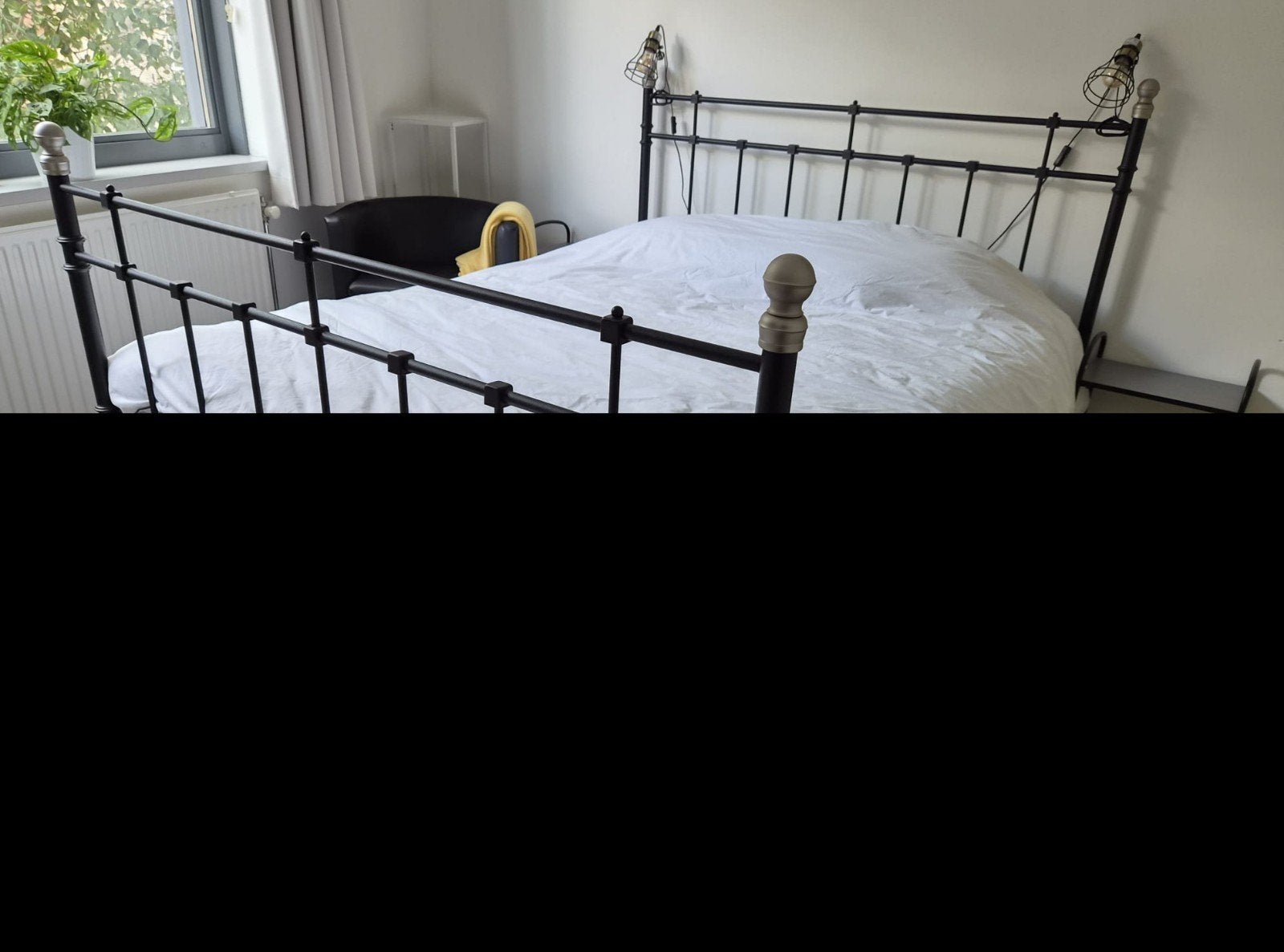Zwart metalen tweepersoonsbed met matras te koop, Huis en Inrichting, Ophalen, Zwart, Tweepersoons, Zo goed als nieuw