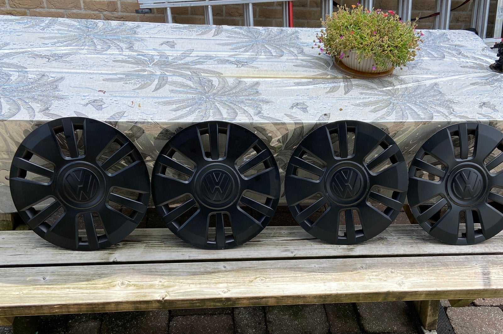 Set zwarte 14 inch wieldoppen VW UP, Auto diversen, Wieldoppen, Ophalen