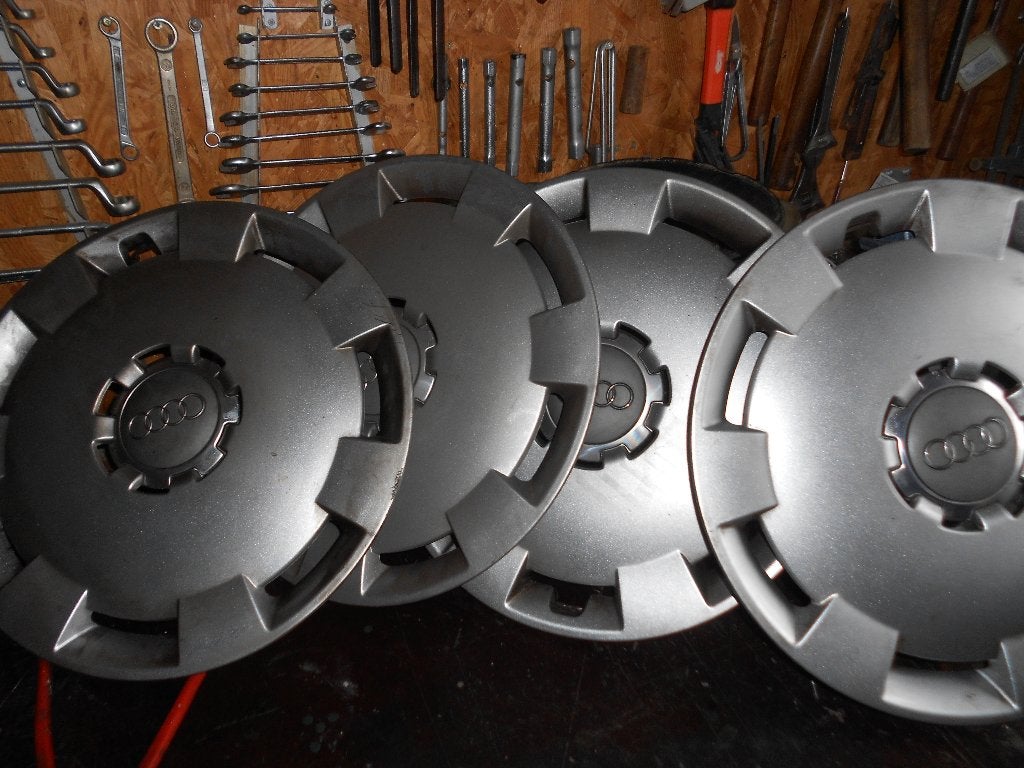 Wieldoppen AUDI 16 inch voor  1 euro/stuk, Auto diversen, Wieldoppen, Ophalen