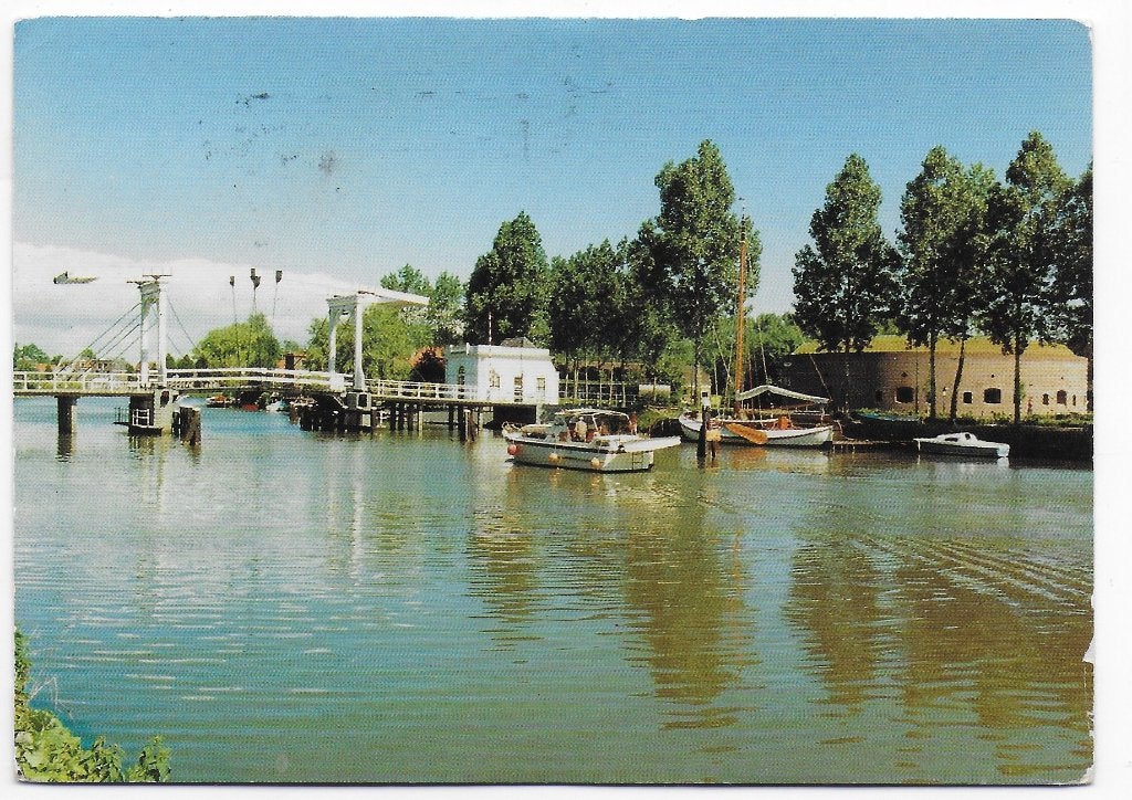 Weesp gezicht op de vecht gelopen ansichtkaart ( B2603), Ophalen of Verzenden, 1980 tot heden, Gelopen, Utrecht
