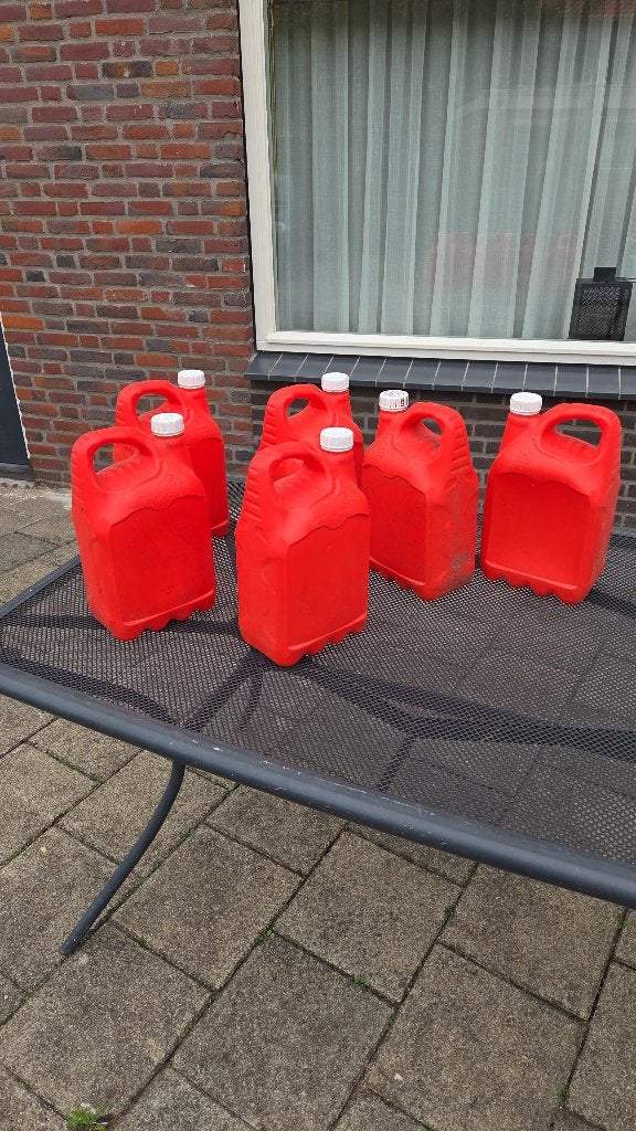 9 stuks Jerrycans (5 liter) - Ideaal voor Benzine, Ophalen, Gebruikt
