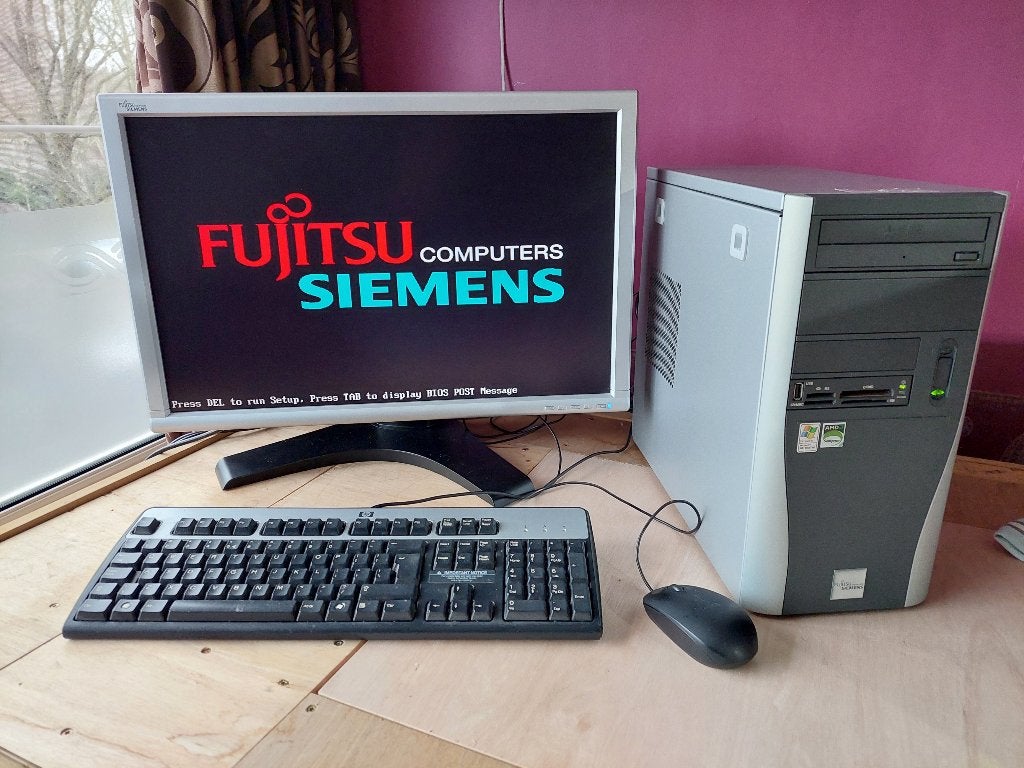 vintage Fujitsu-Siemens computer met XP, Computers en Software, Ophalen, Fujitsu-Siemens