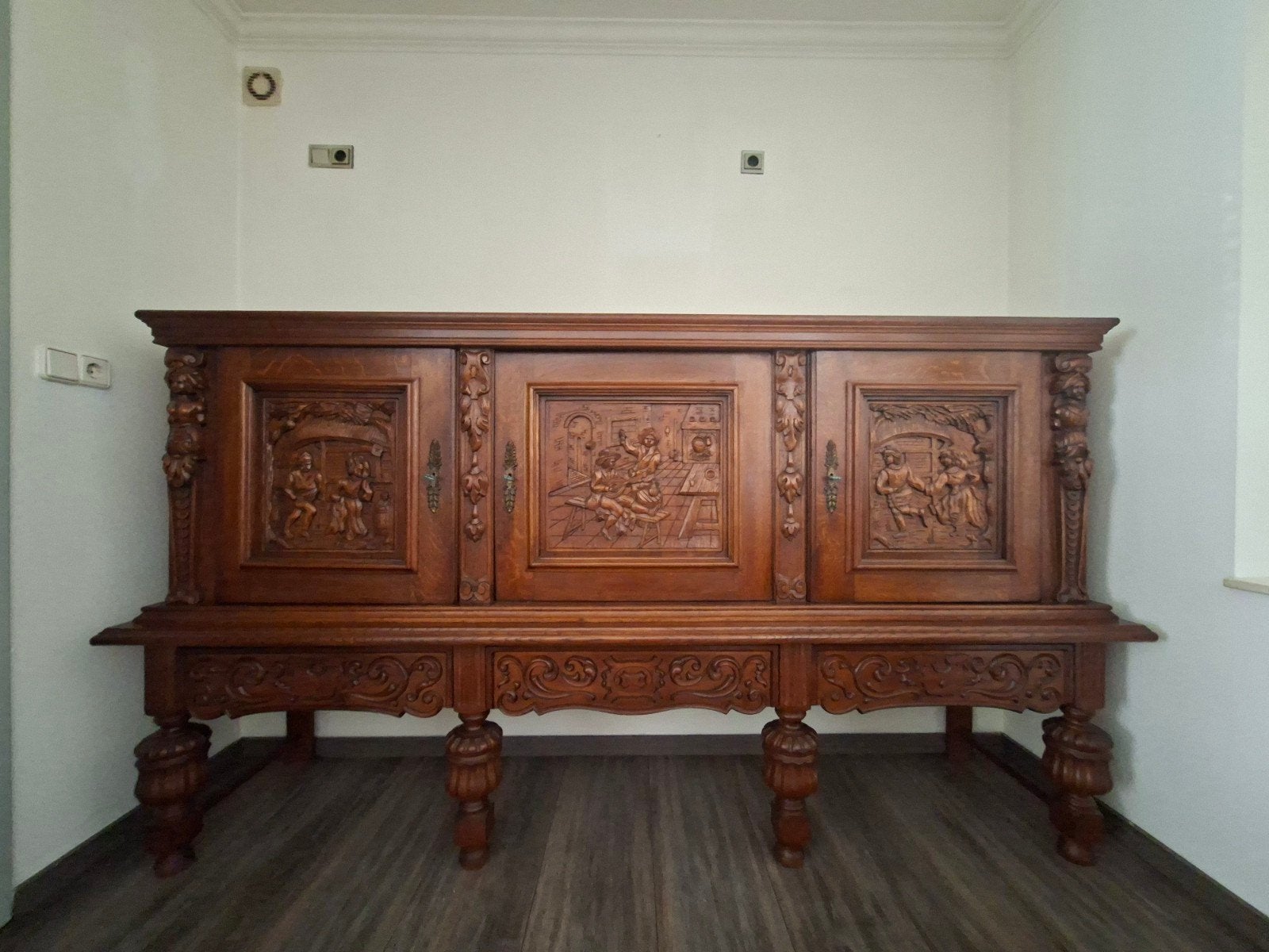 Antiek eiken kast met houtsnijwerk, Antiek en Kunst, Antiek | Meubels | Kasten, Ophalen