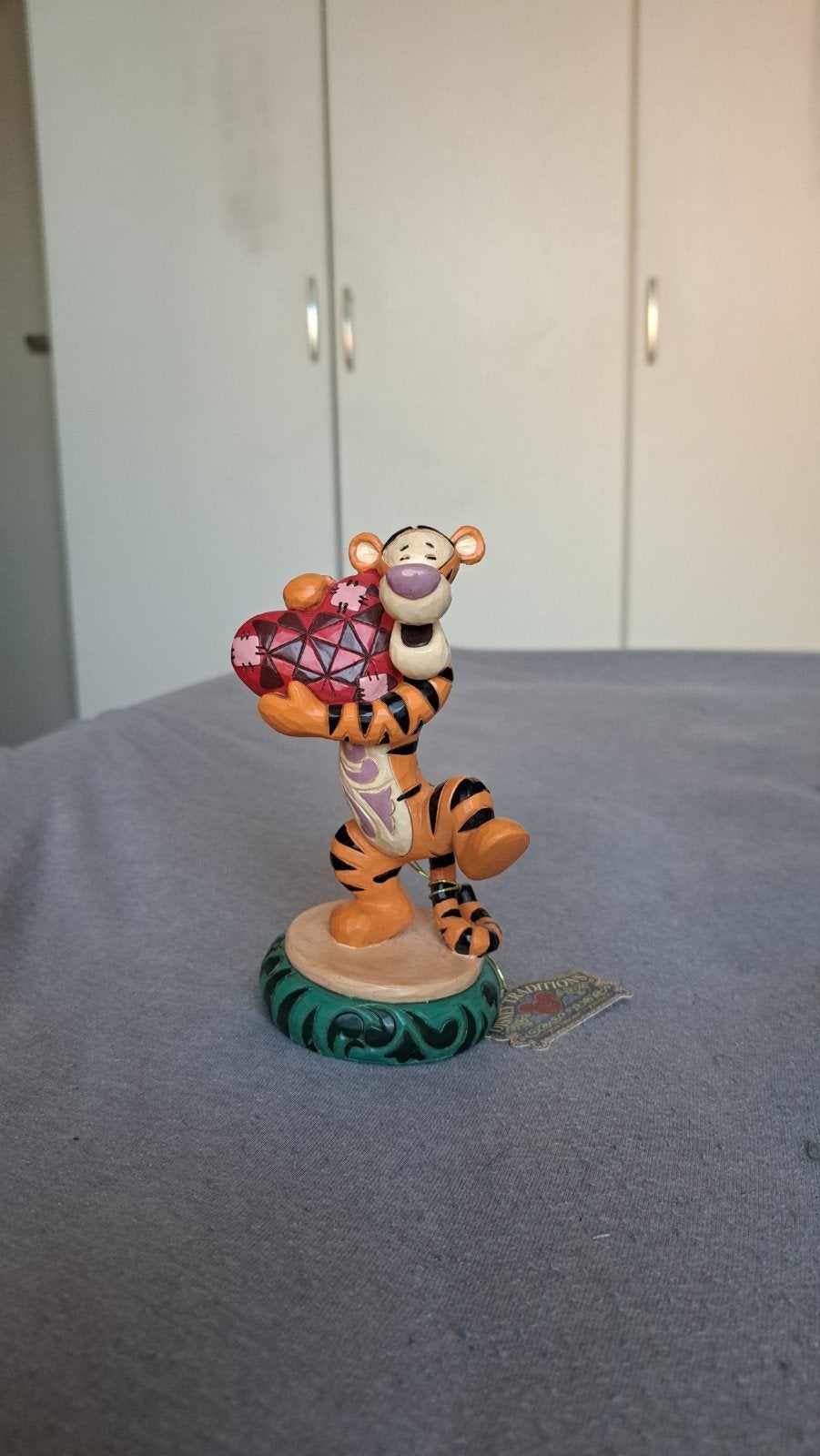 Tijgertje beeldje met hart - Disney Traditions, Verzamelen, Ophalen, Zo goed als nieuw