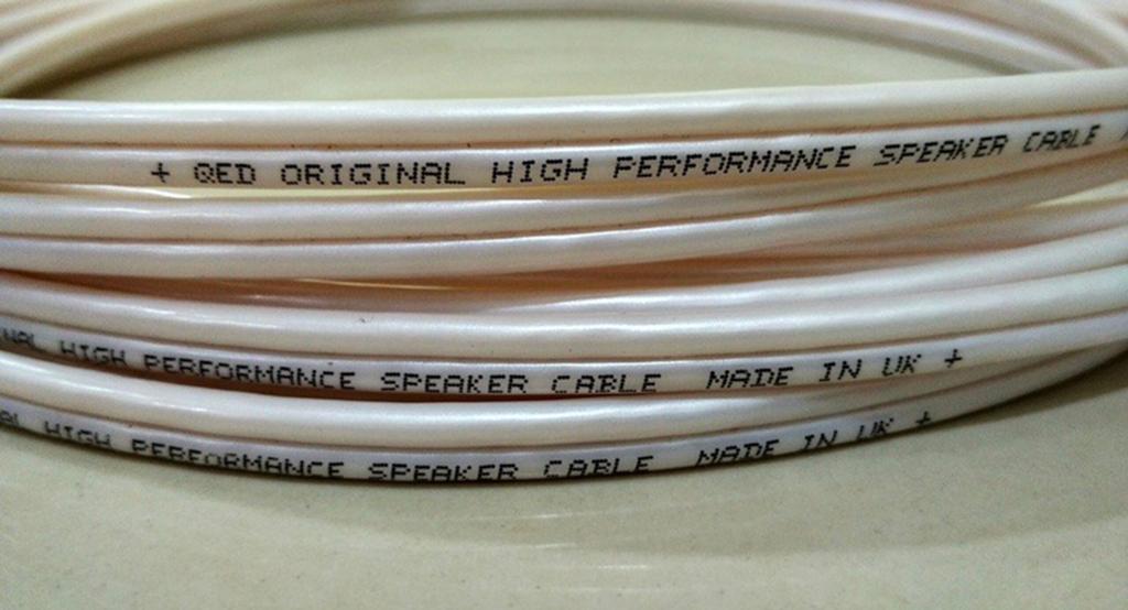 QED Original 8 Luidsprekerkabels High Performance Totaal 25m, Ophalen, Zo goed als nieuw, Luidsprekerkabel