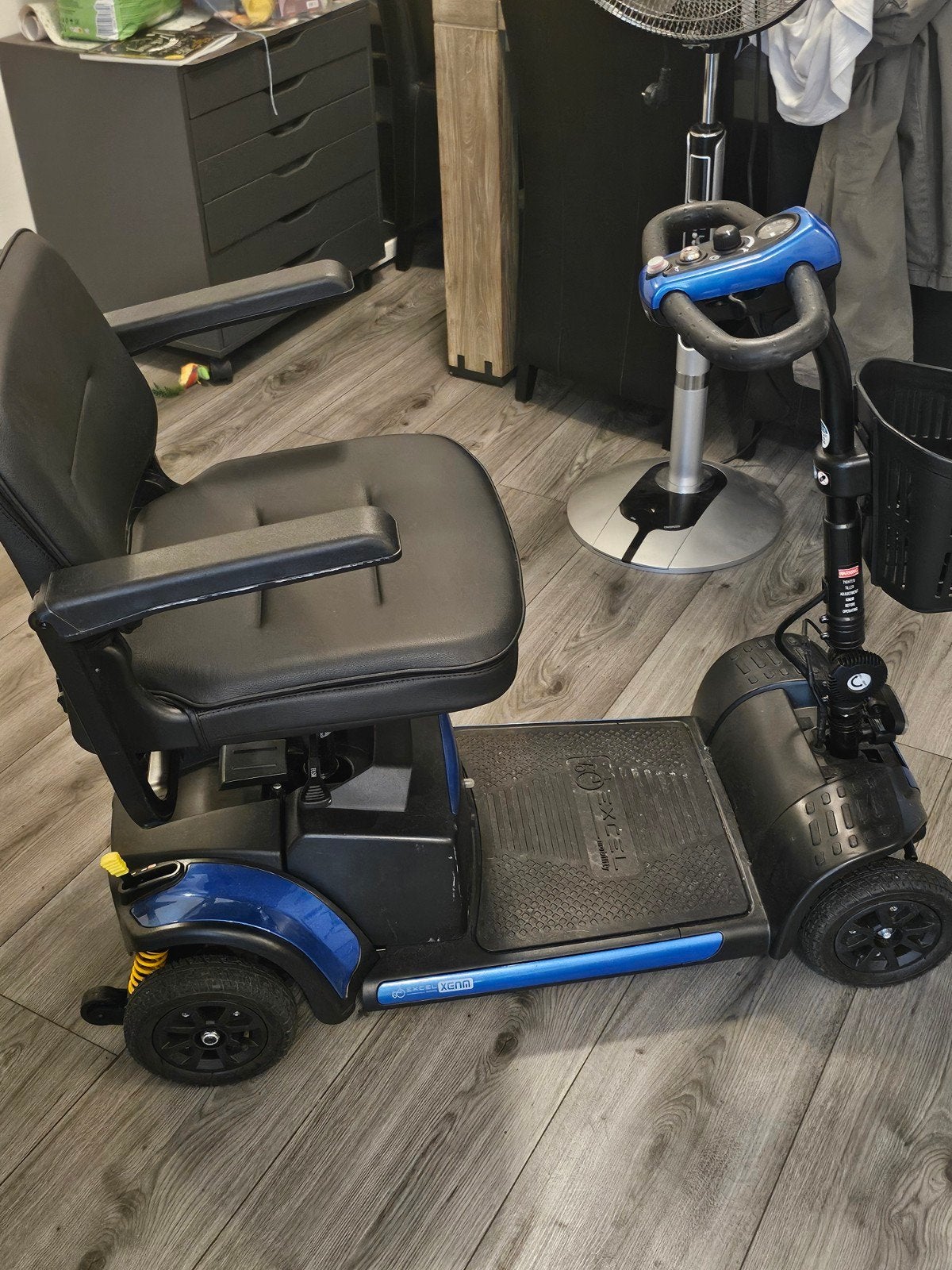 exel xenon opvouwbare scootmobiel blauw zeer weinig gebruik, Ophalen, Zo goed als nieuw, 15 km of minder, 10 km/u of minder