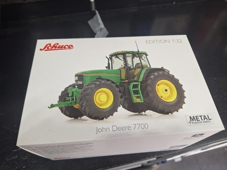 Schuco John Deere 7700 Tractor Model 1:32 - Nieuw, Ophalen of Verzenden, Nieuw, Overige typen, Overige merken