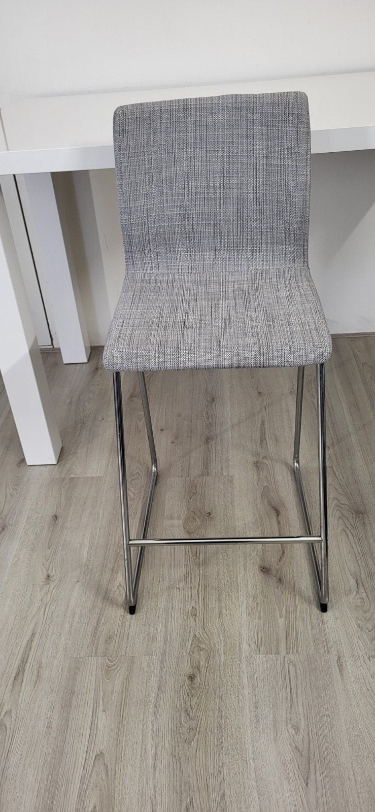 Grijze barkruk IKEA Volfgang met metalen onderstel, Met voetsteun, 60 tot 90 cm, Ophalen of Verzenden, Zo goed als nieuw