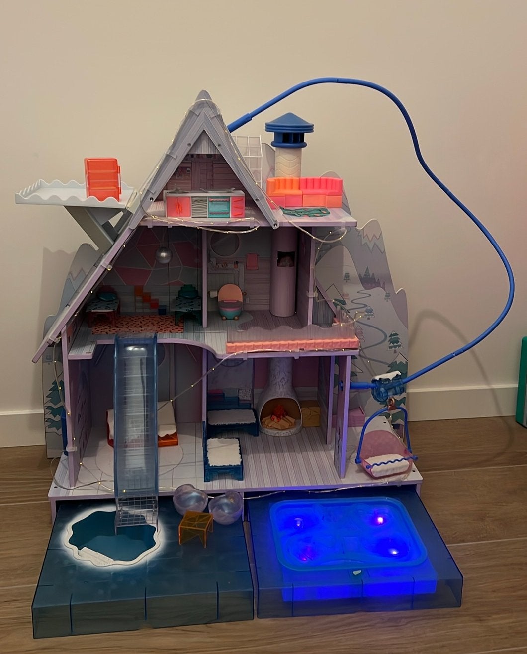 LOL Surpise winterhouse disco chalet met accessoires, Ophalen, Gebruikt, Poppenhuis