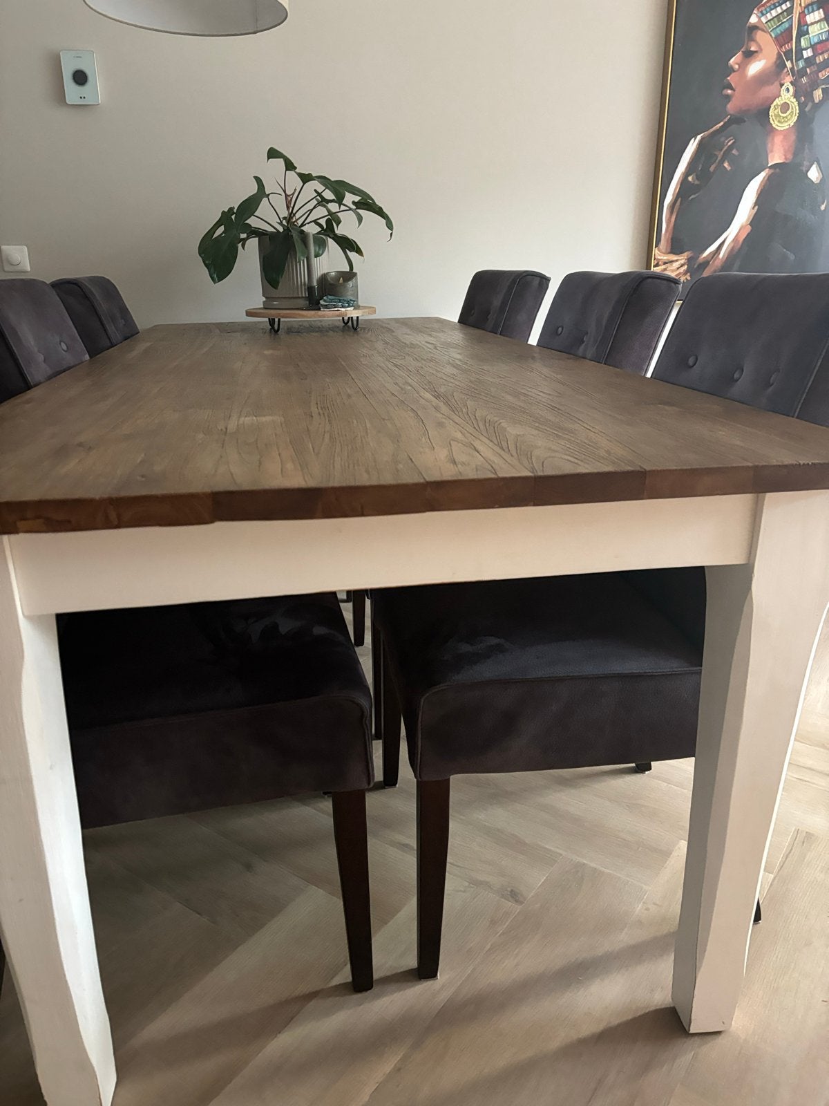 Foto 2 van Teakhouten eettafel 240cm met 8 microleder stoelen