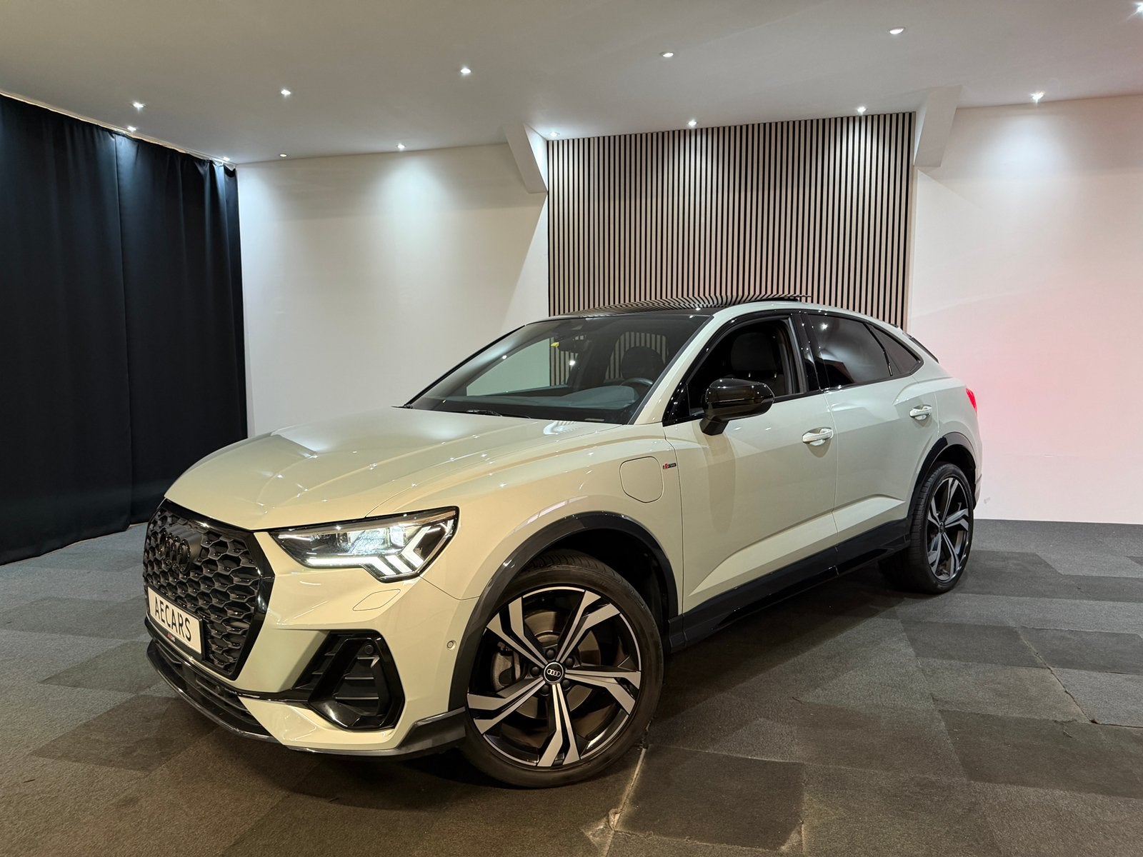 Audi Q3 Sportback 45 TFSI e S-Line Pano/360/E-Stoelen/Memory, Euro 6, Grijs, Hybride Elektrisch/Benzine, SUV of Terreinwagen