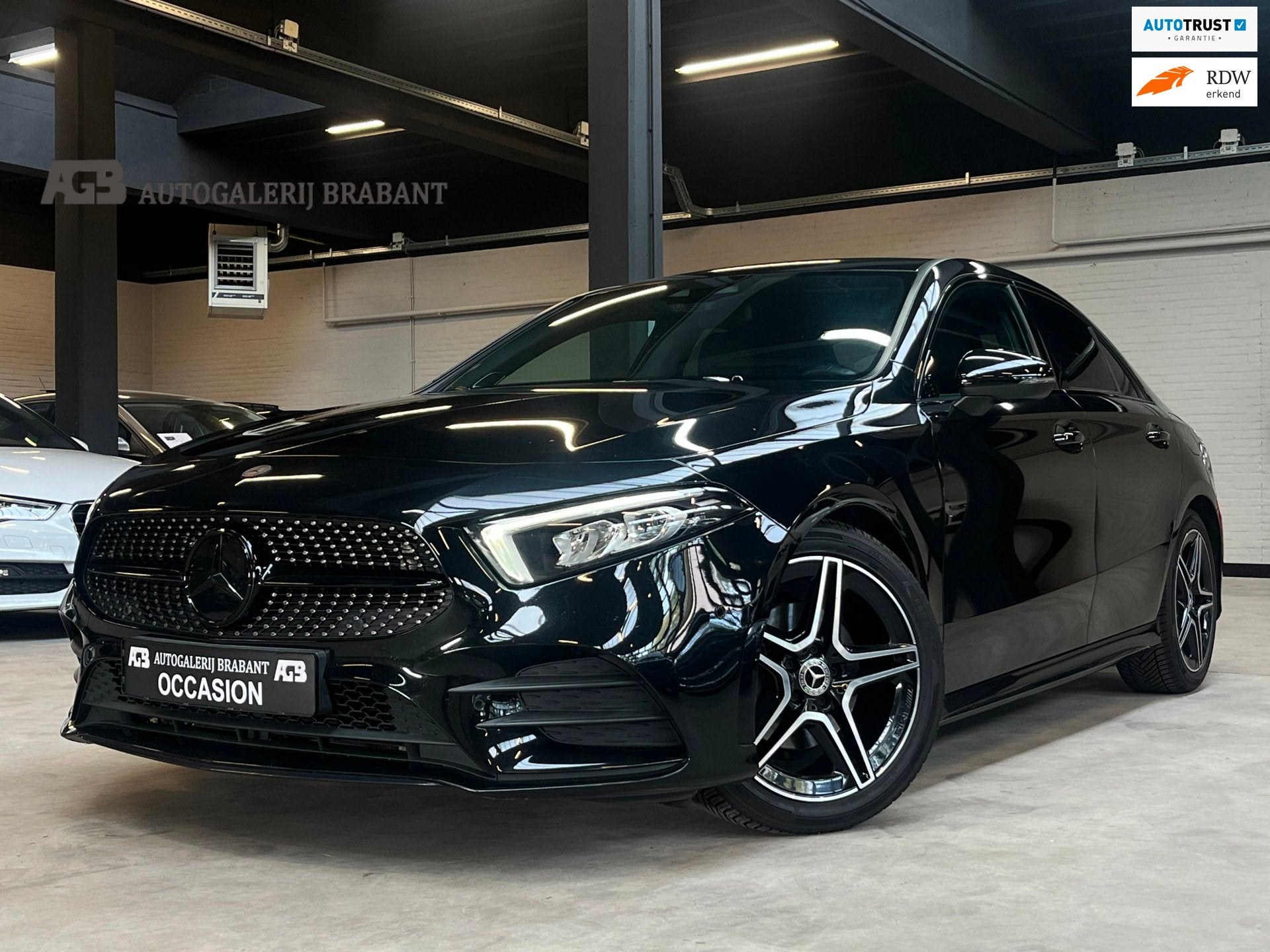 Mercedes-Benz A-klasse 200 Business Solution Luxury AMG Line, Auto's, Mercedes-Benz, Gebruikt, 4 cilinders, 1290 kg, Leder en Stof
