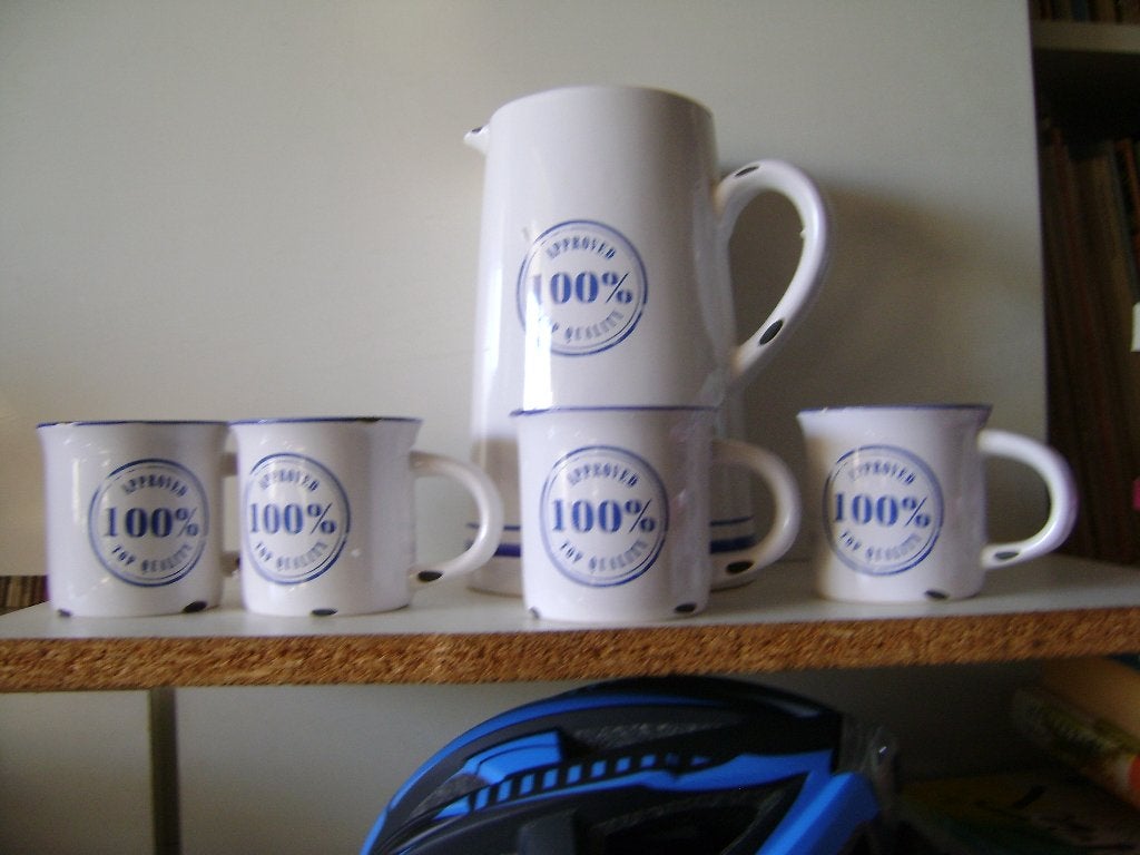 Nieuwe Intermezzo schenkkan met 4 bekers aardewerk, Overige typen, Nieuw, Ophalen of Verzenden, Overige stijlen