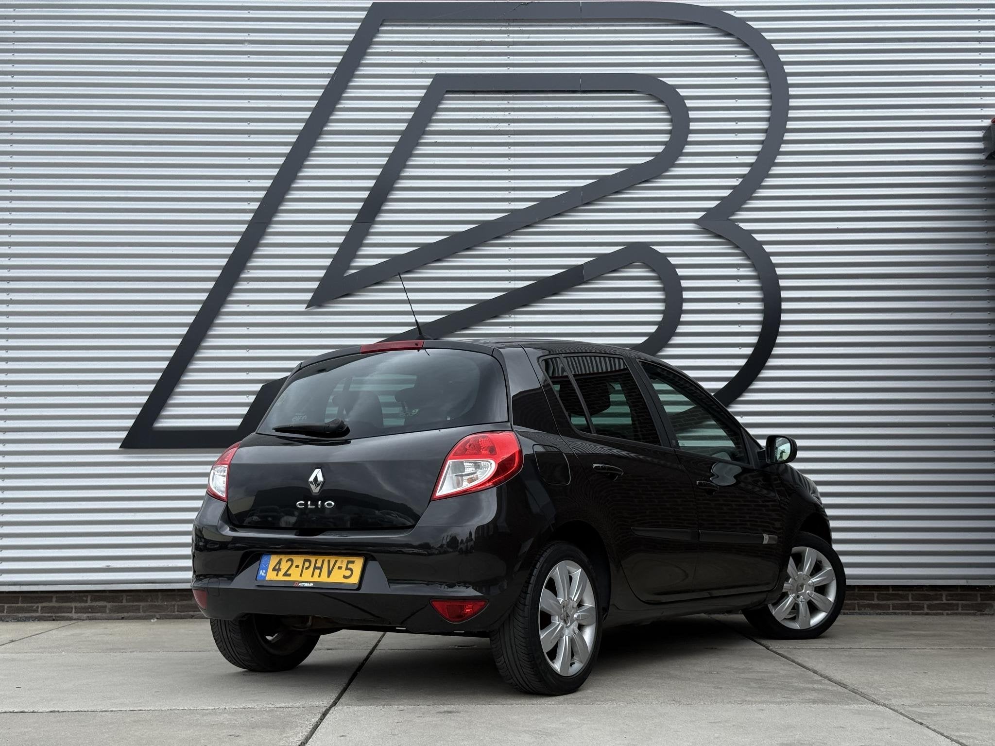 Renault Clio 1.2 TCe 20th Anniversary 2e Eigenaar|Navi|Cruis, Voorwielaandrijving, Euro 5, Gebruikt, 4 cilinders