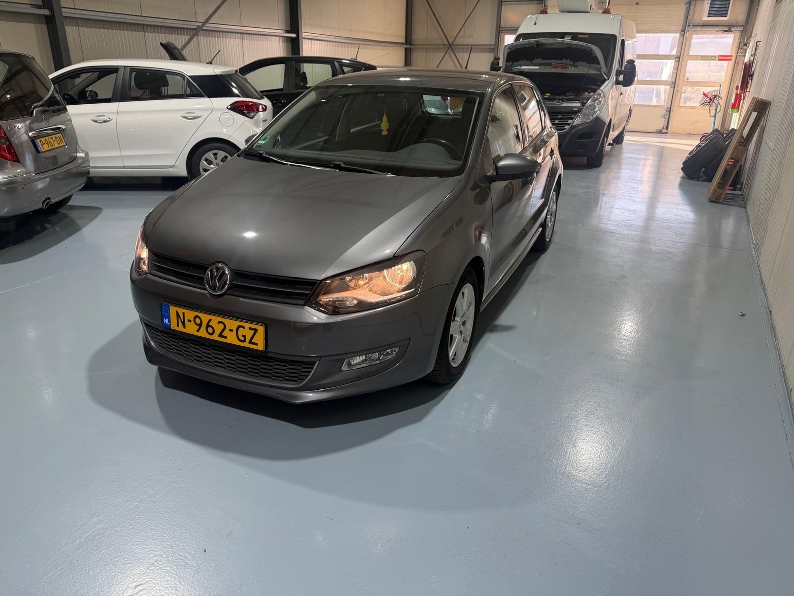 Volkswagen Polo 1.6 TDI 66KW 2010 Grijs, Auto's, Volkswagen, Voorwielaandrijving, 1057 kg, 4 cilinders, 570 kg