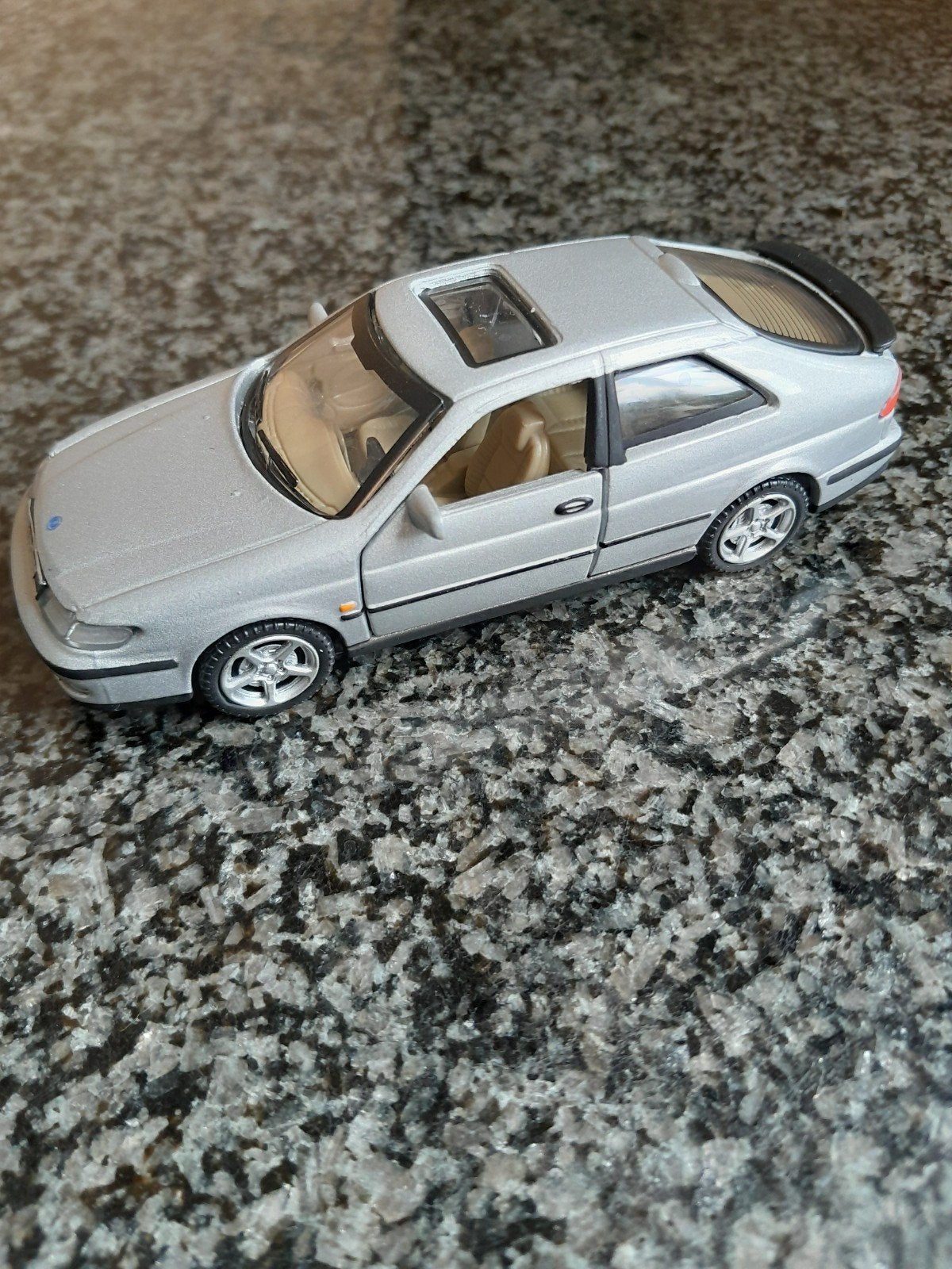 Zilveren Saab 9-3V modelauto - Gedetailleerd schaalmodel, Ophalen of Verzenden