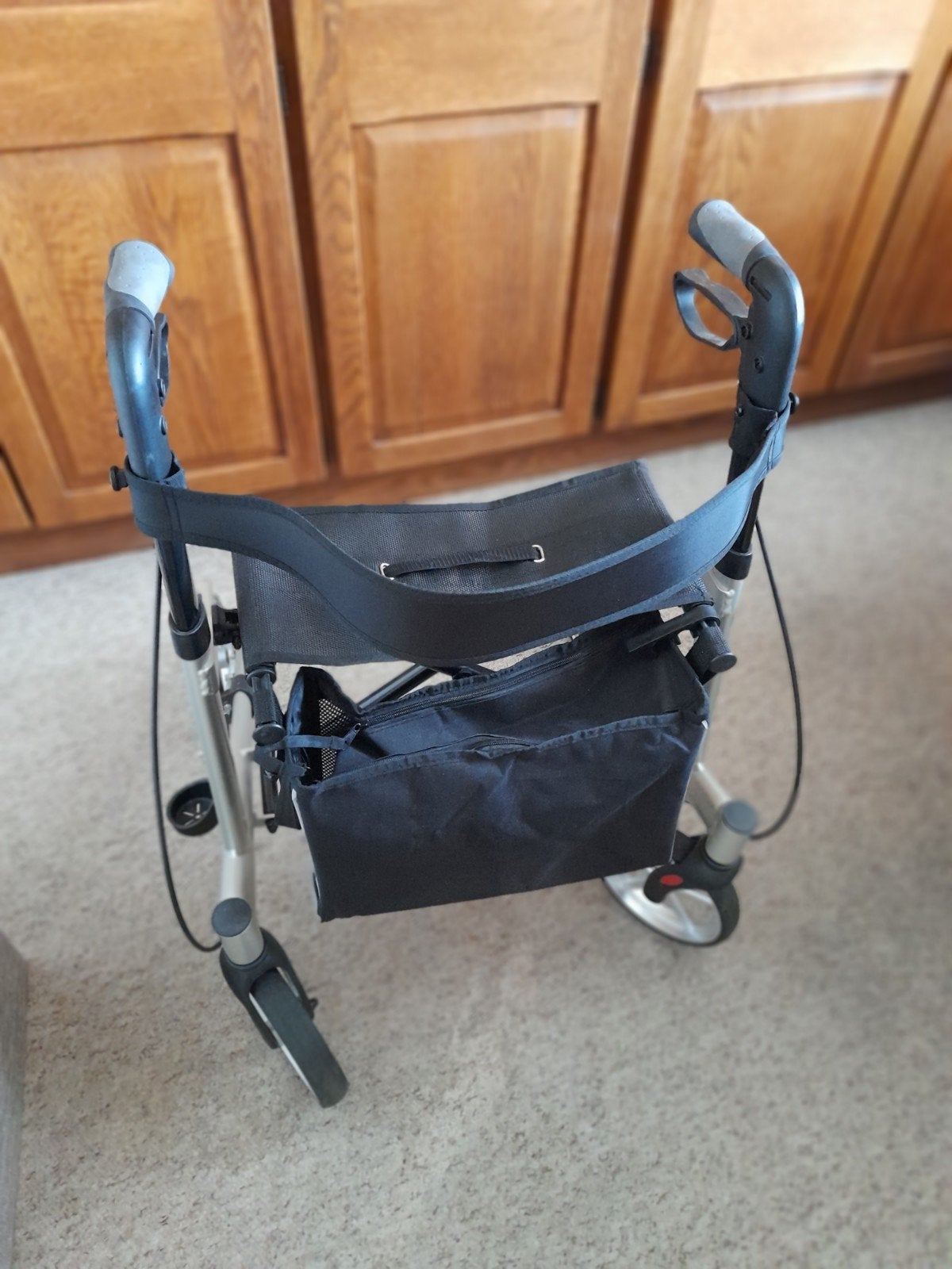 Zgan rollator. Licht en eenvoudig inklapbaar., Diversen, Rollators, Ophalen, Zo goed als nieuw