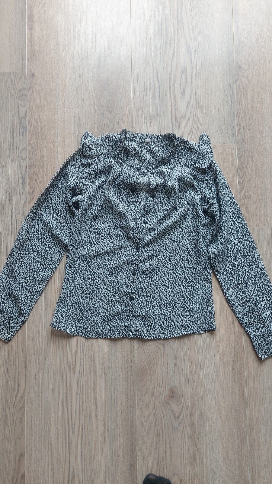 Zwarte blouse met bloemenprint en ruches maat 146-152, Ophalen of Verzenden, Zo goed als nieuw