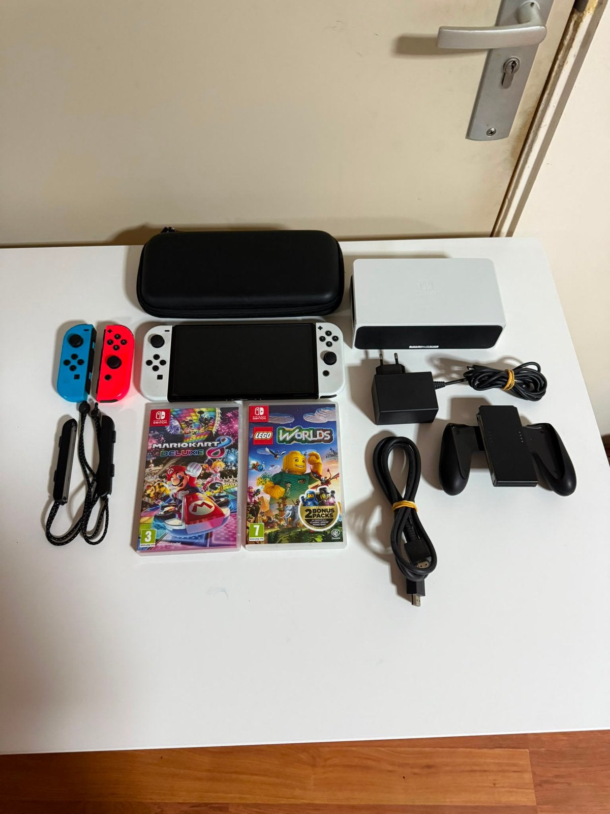 Nintendo Switch OLED + Mario Kart 8 Deluxe & Accessoires, Spelcomputers en Games, Overige genres, Ophalen of Verzenden, Zo goed als nieuw
