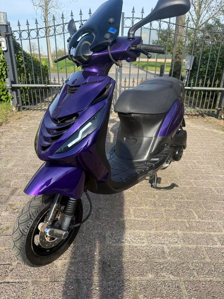 Piaggio zip 4 takt iget brom sp voorvork jm tuning led, Fietsen en Brommers, Scooters | Piaggio, Ophalen of Verzenden, Zo goed als nieuw