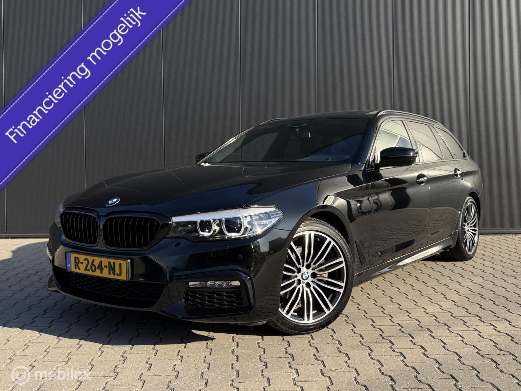 BMW 520i Touring/M-pakket/Pano/Trekhaak/Headup/ambient/19inc, Auto's, Automaat, 1998 cc, Achterwielaandrijving, Gebruikt