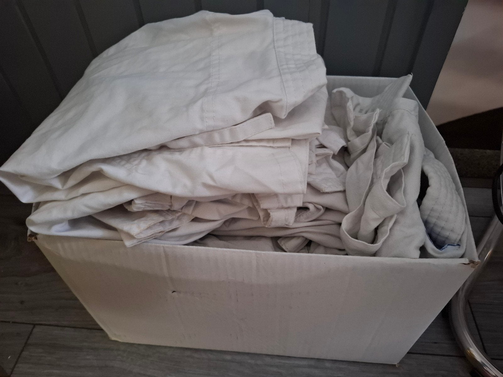10 karatepakken (jas + broek) diverse maten, Sport en Fitness, Vechtsporten en Zelfverdediging, Gebruikt, Maat XS of kleiner, Judo