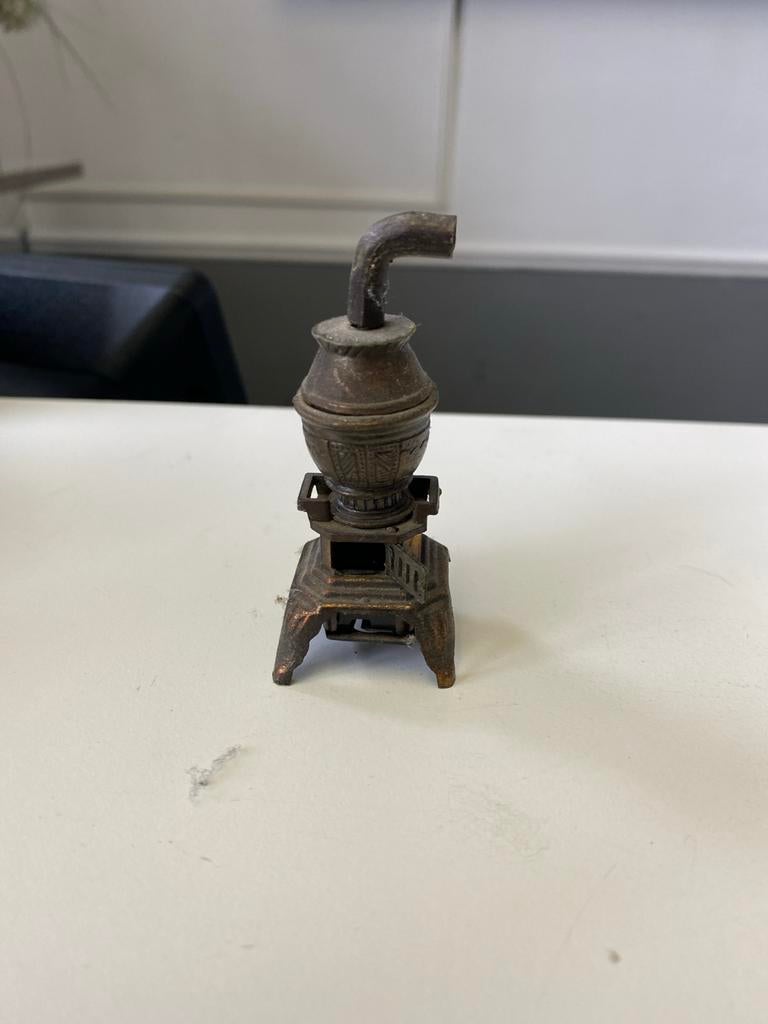 Antieke miniatuur potkachel puntenslijper, Ophalen of Verzenden