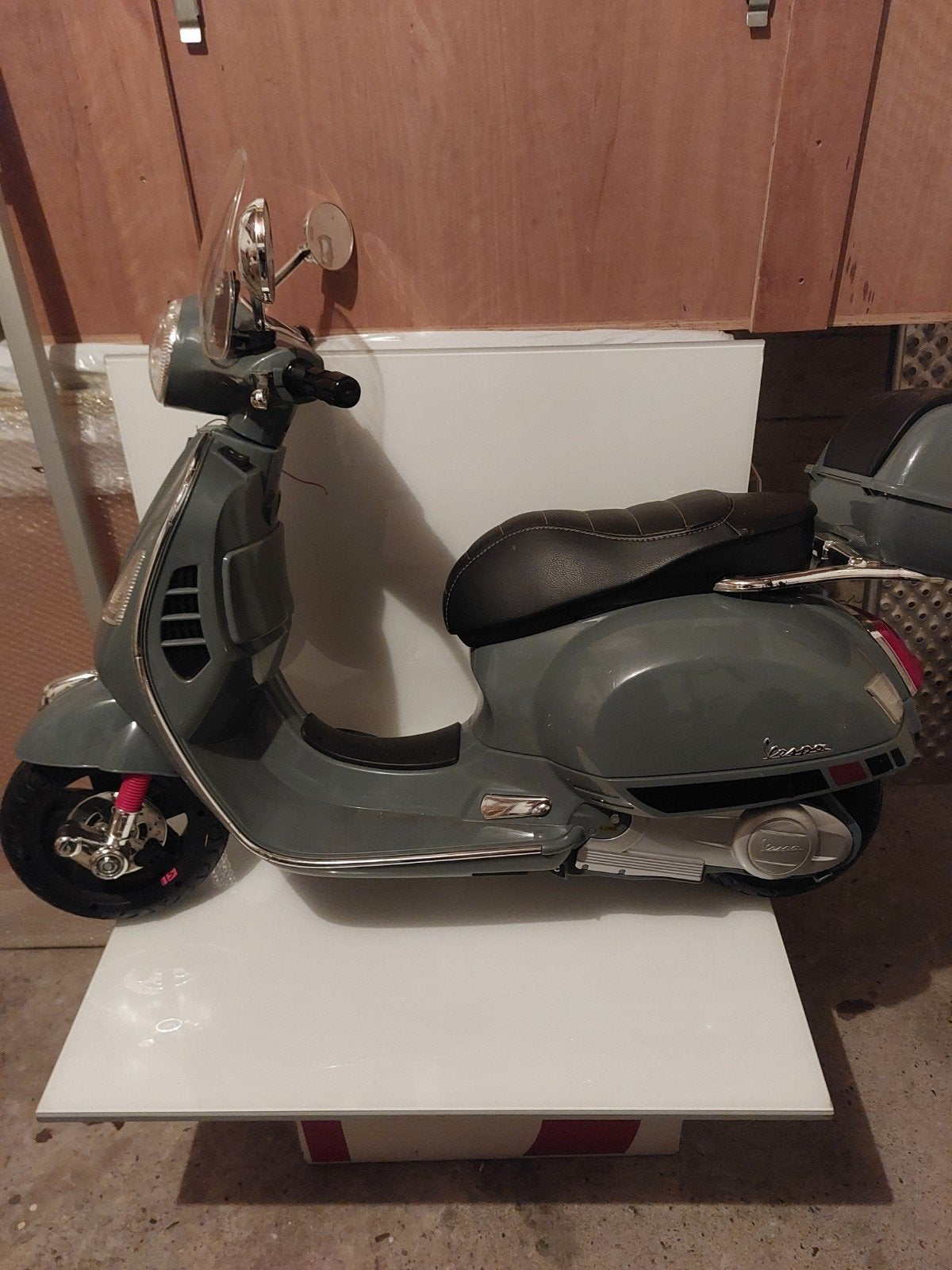 Vespa, Ophalen, Auto's