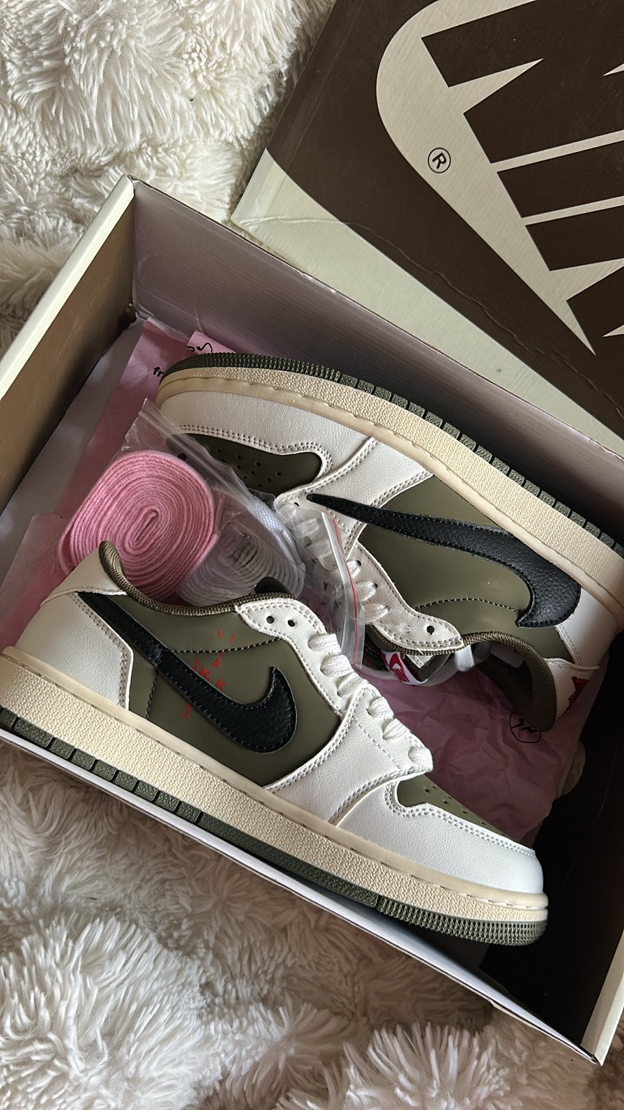 Travis Scott x Air Jordan 1 Low Olive - Maat 38 - Nieuw, Ophalen of Verzenden, Nieuw, Groen, Sneakers of Gympen