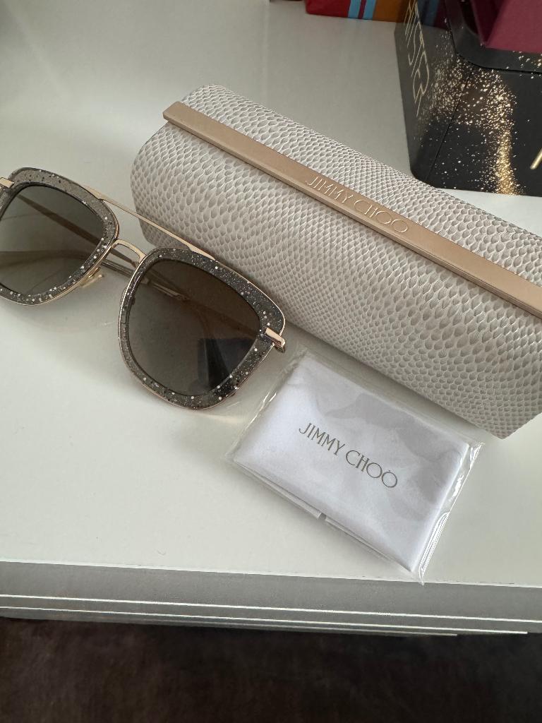 Jimmy choo zonnebril, Sieraden, Tassen en Uiterlijk, Zonnebrillen en Brillen | Dames, Ophalen of Verzenden, Nieuw, Zonnebril, Overige merken