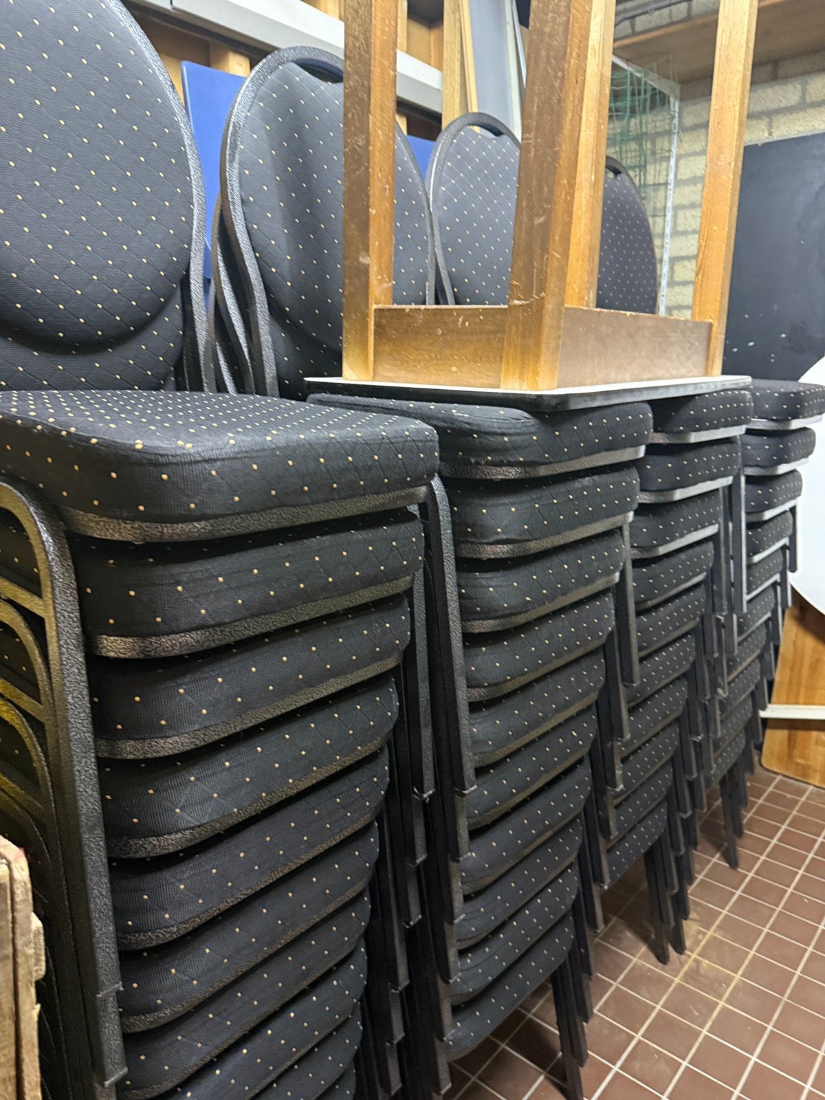 Stack chair, Ophalen, Gebruikt