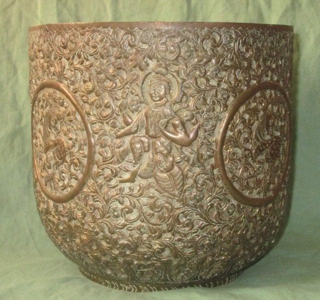 Oude koperen plantenbak met afbeeldingen van Shiva, Antiek en Kunst, India, Ophalen of Verzenden, Overige typen, Handgemaakt