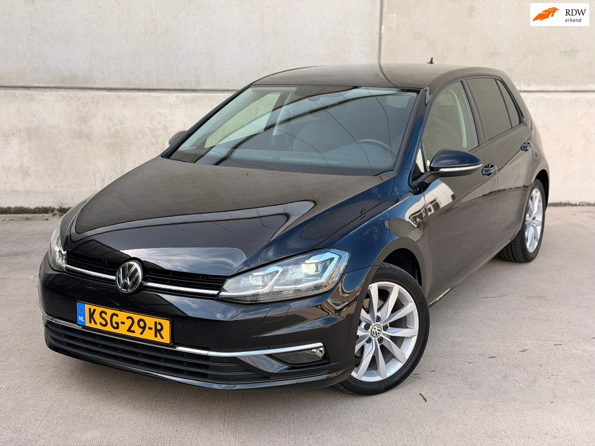 Volkswagen Golf 1.5 TSI Highline DSG Virtual Dynaudio CarPla, Auto's, 4 cilinders, 150 pk, Alcantara, Zwart