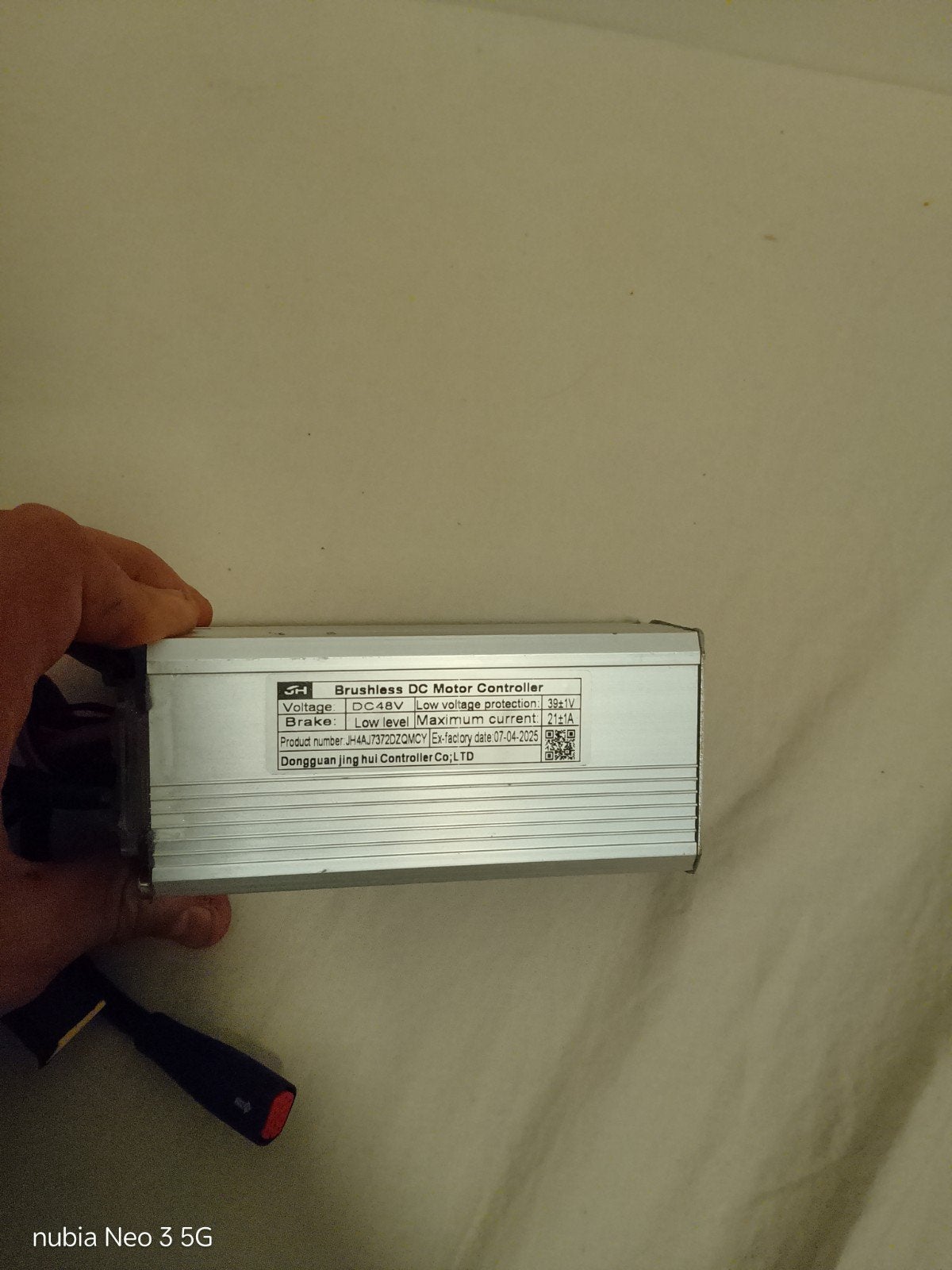 v20 controller met rode kabel (niet opvoerbaar), 59 cm of meer, Ophalen, Nieuw, Overige merken