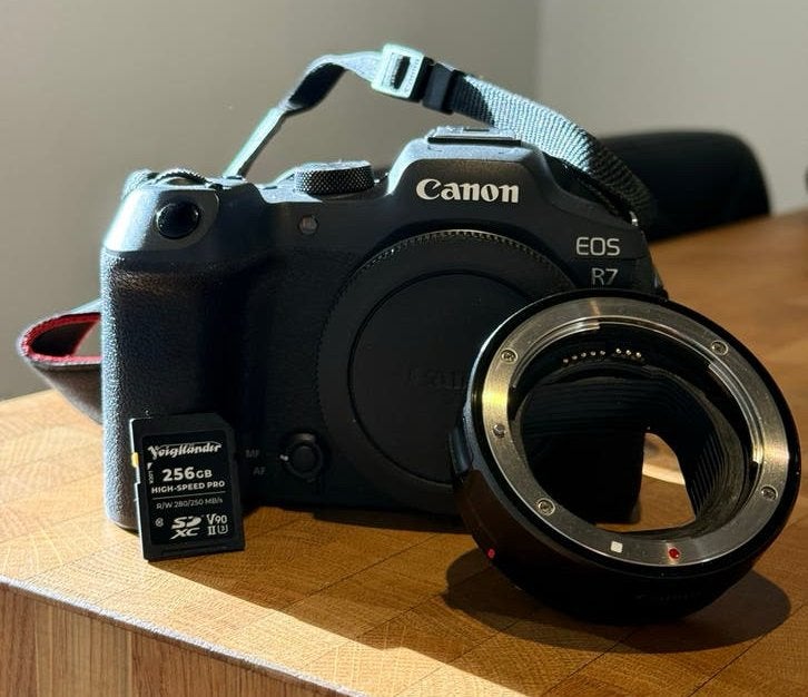 Canon EOS R7 body + RF / EF Adapter, Ophalen, Spiegelreflex, Canon, Zo goed als nieuw